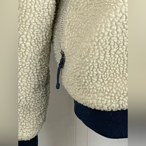 Patagonia - W's Classic Sherpa Retro-X Jkt - Natural w/New Navy Women’s Medium - Picture 7 of 9